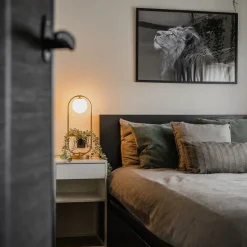 Art Deco Tischlampe Gold mit weißem Glas - Isabella