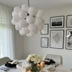 Art-Deco-Hängelampe schwarz mit Opalglas 8-flammig rund – Uvas