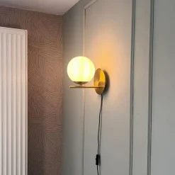 Art-Deco-Wandleuchte aus Gold und Opalglas - Flore