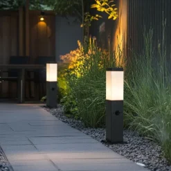 Außenleuchte Dunkelgrau mit Opalglas 45cm IP44 mit Steckdose und Bewegungssensor - Malios