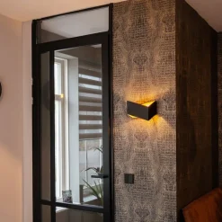 Design Wandleuchte Schwarz mit Goldener Innenseite - Fold