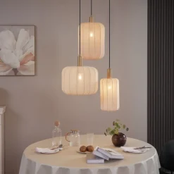 Japandi Hängelampe Schwarz und Gold mit beigem Schirm 3-flammig - Pluni