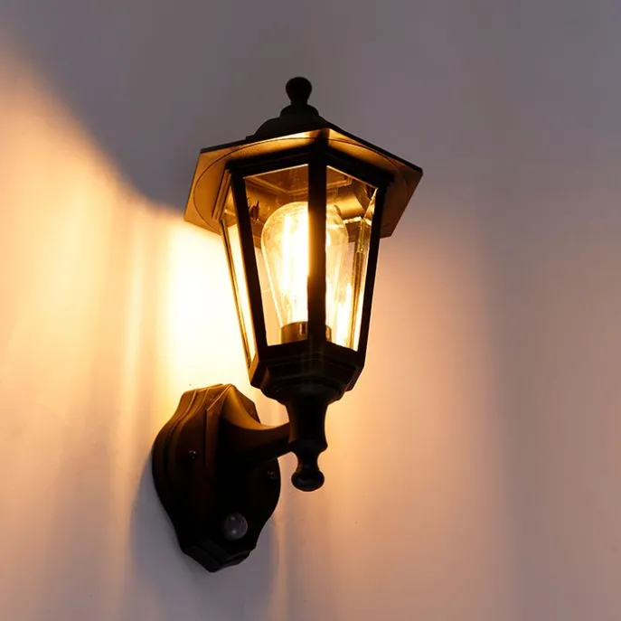 Klassische Außenwandleuchte schwarz mit Bewegungssensor - New Haven