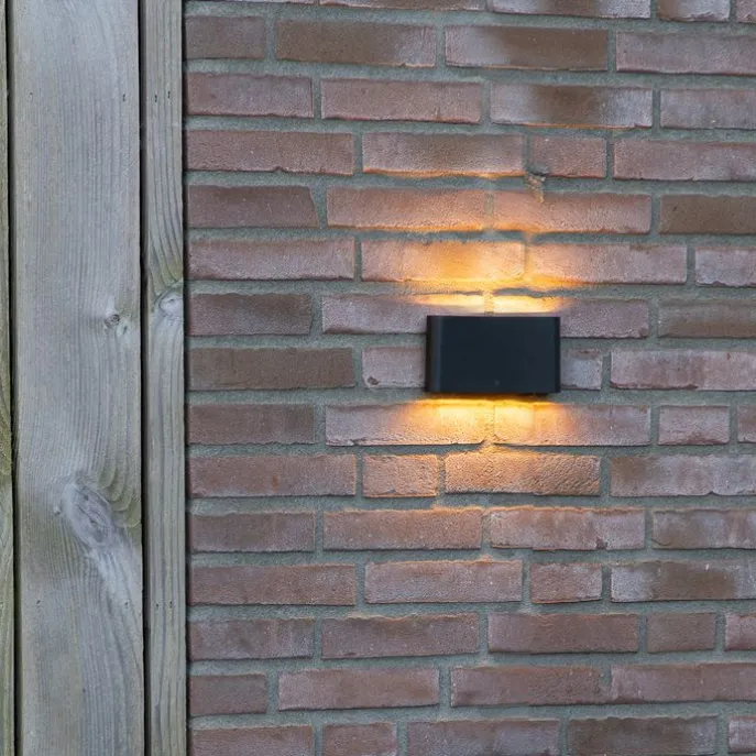 Moderne Außenwandleuchte schwarz 17,5 cm inkl. LED IP65 - Batt