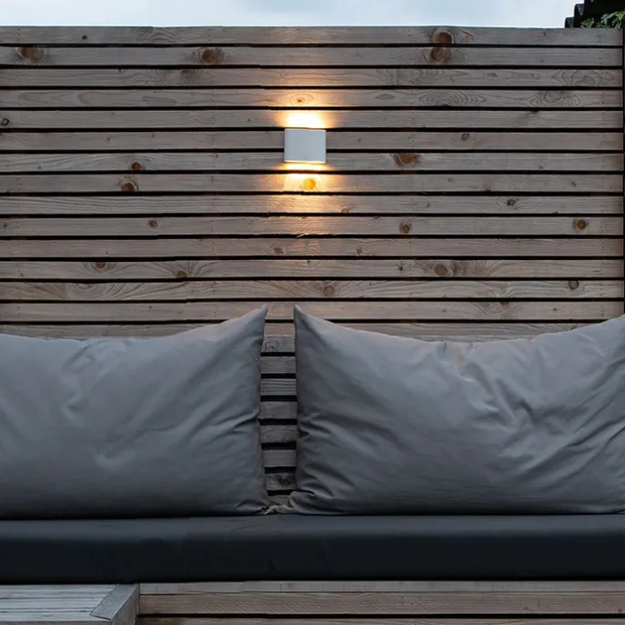 Moderne Außenwandleuchte weiß 11,5 cm inkl. LED - Batt