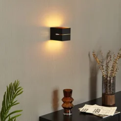 Moderne Wandleuchte schwarz mit goldener Innenseite inkl. LED und Touch-Dimmer wiederaufladbar - Joris Groove