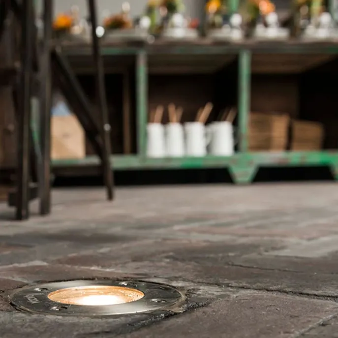 Moderner Bodenstrahler aus Edelstahl - Basic Round