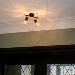 Moderner Deckenstrahler schwarz mit zwei kupfernen Lampenschirmen - Mesh 2