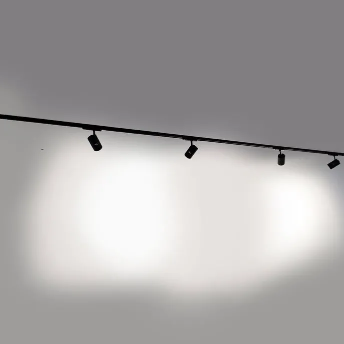 Modernes 3-Phasen-Schienensystem mit 4 schwarzen Strahlern - 3-Phasen-Ruler