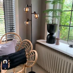Smarte Stehleuchte schwarz mit Rauchglas inkl. 3 WiFi P45 - Vidro